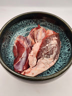 Schaffleisch am Stück – rohes Muskelfleisch für Hunde aus der Ostschweiz