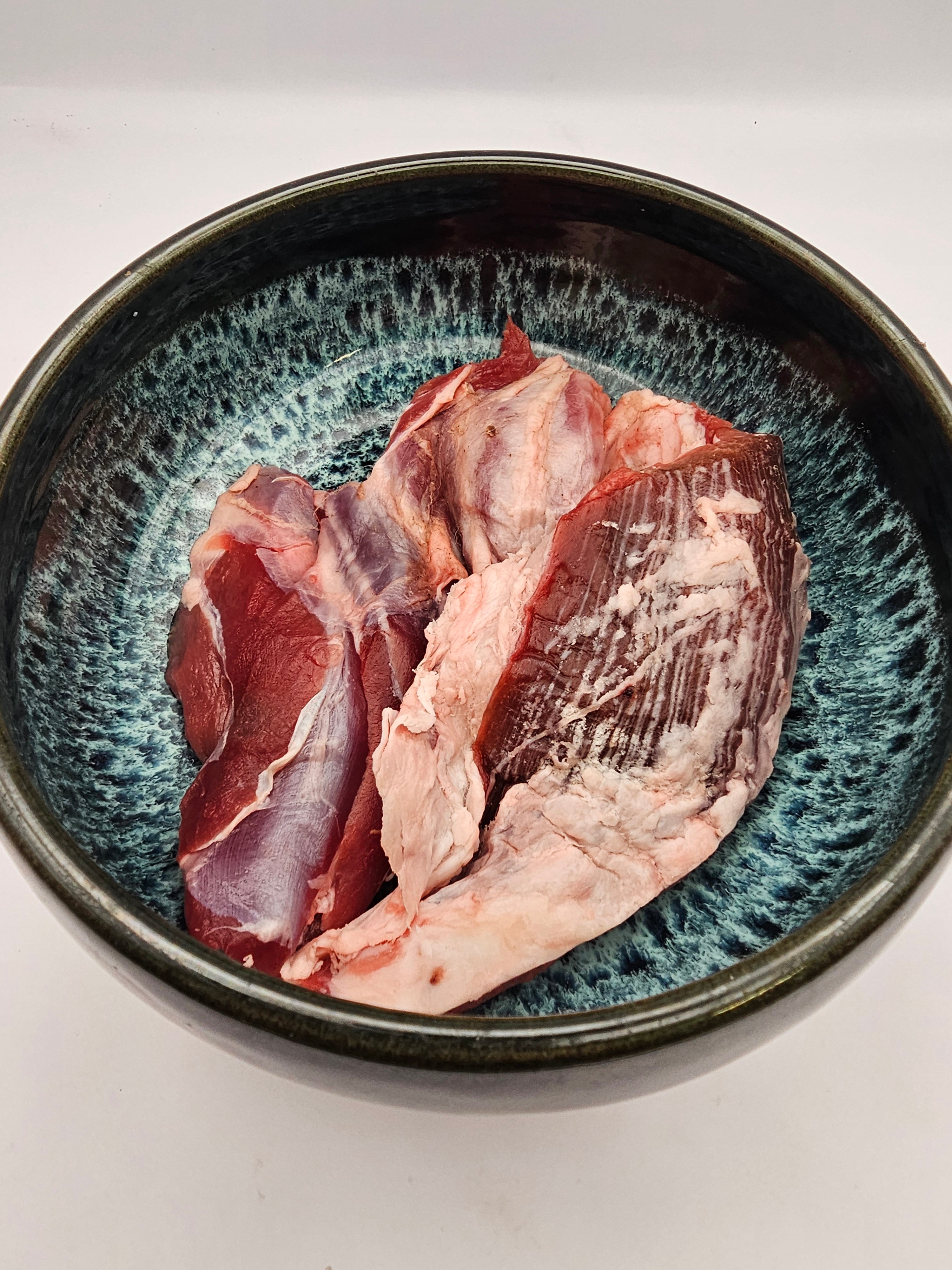 Schaffleisch am Stück – rohes Muskelfleisch für Hunde aus der Ostschweiz