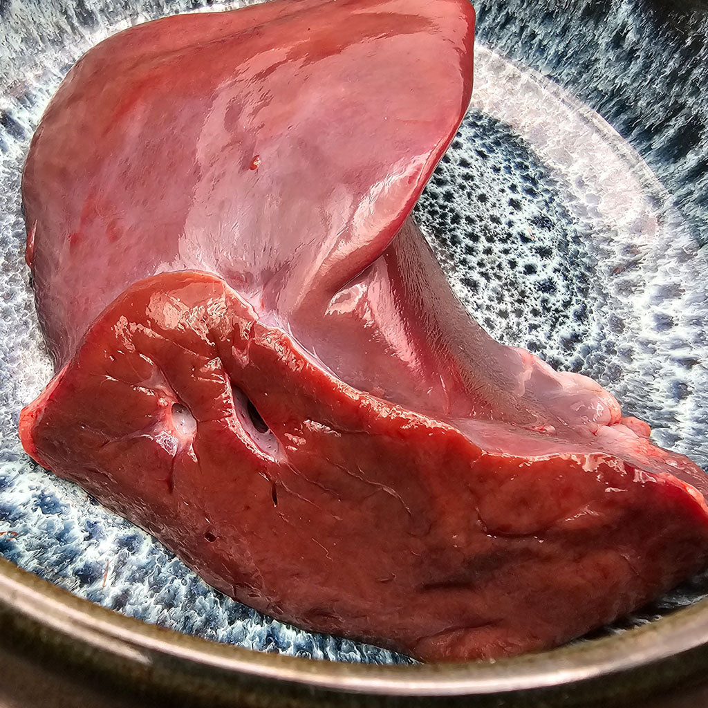 Rinderleber am Stück – eine BARF-Innerei für Hunde aus der Ostschweiz