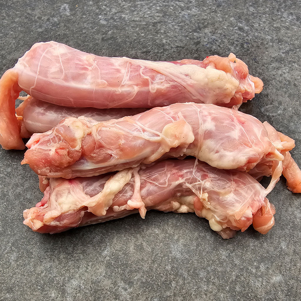 Poulethälse am Stück – ein Fleischknochen für Hunde aus der Schweiz