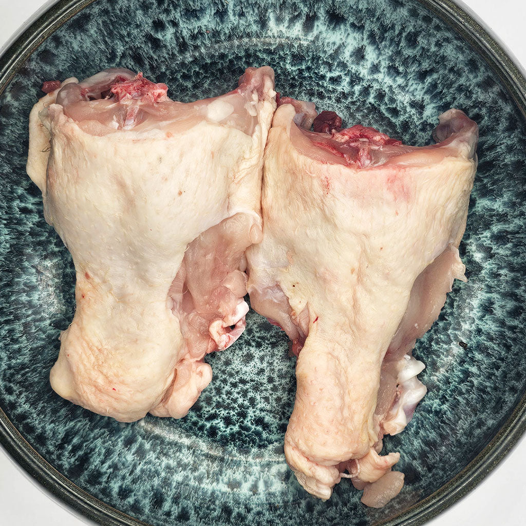 Pouletkarkassen am Stück – ein Fleischknochen für Hunde aus der Schweiz